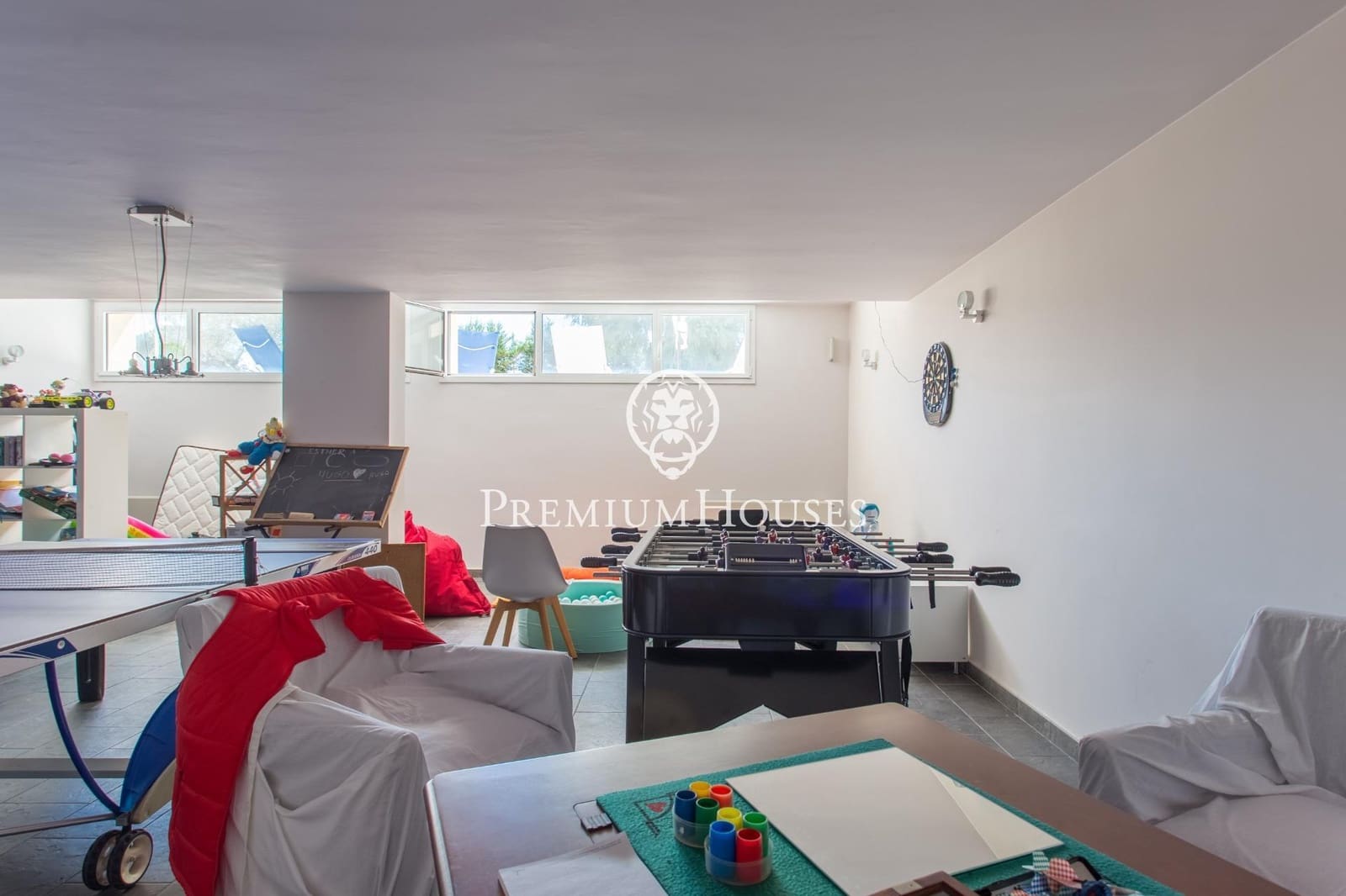 5 soverom Villa til salgs i Vallromanes med svømmebasseng garasje - € 1 900 000 (Ref: 9427204)