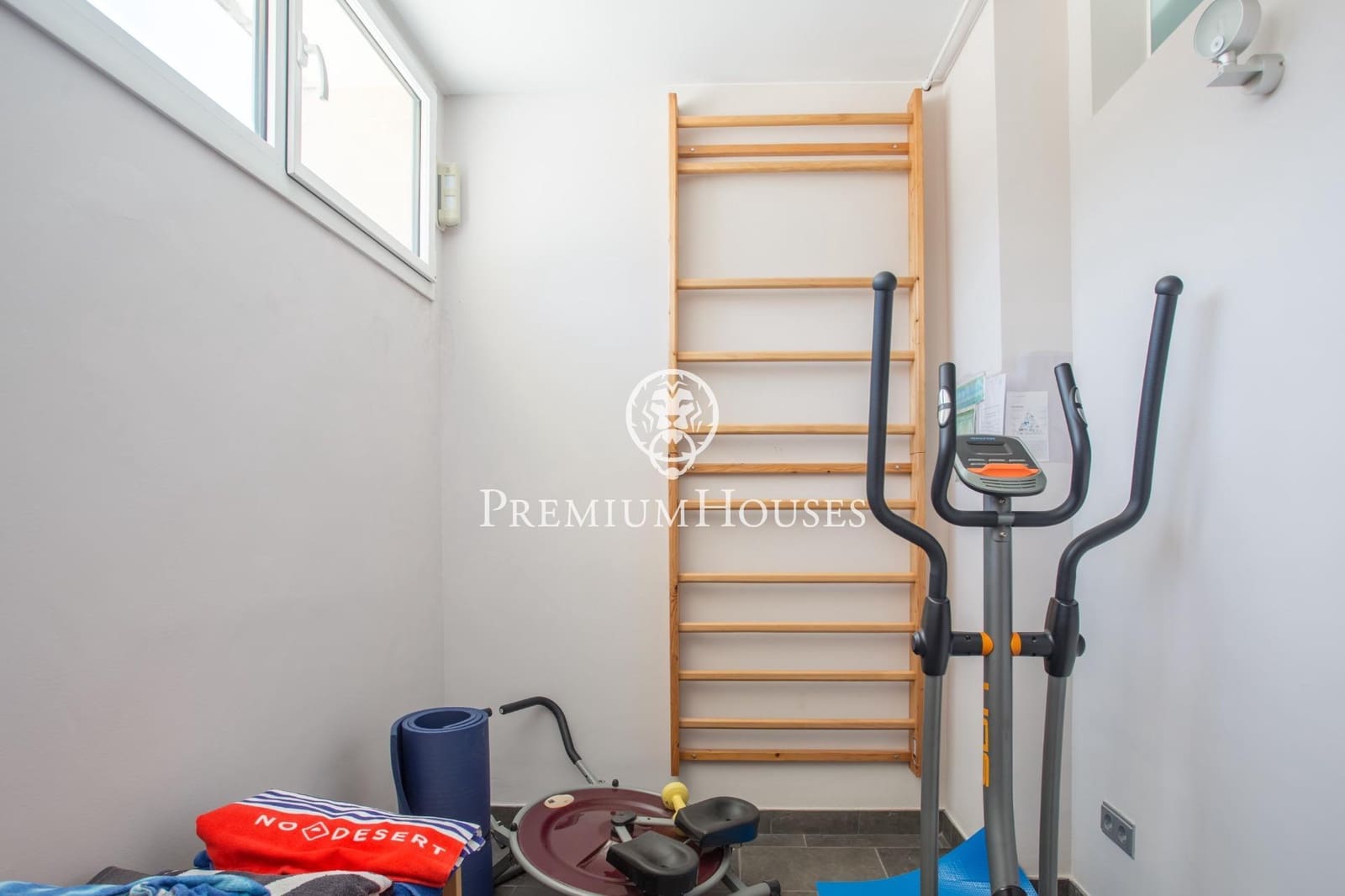 5 soverom Villa til salgs i Vallromanes med svømmebasseng garasje - € 1 900 000 (Ref: 9427204)