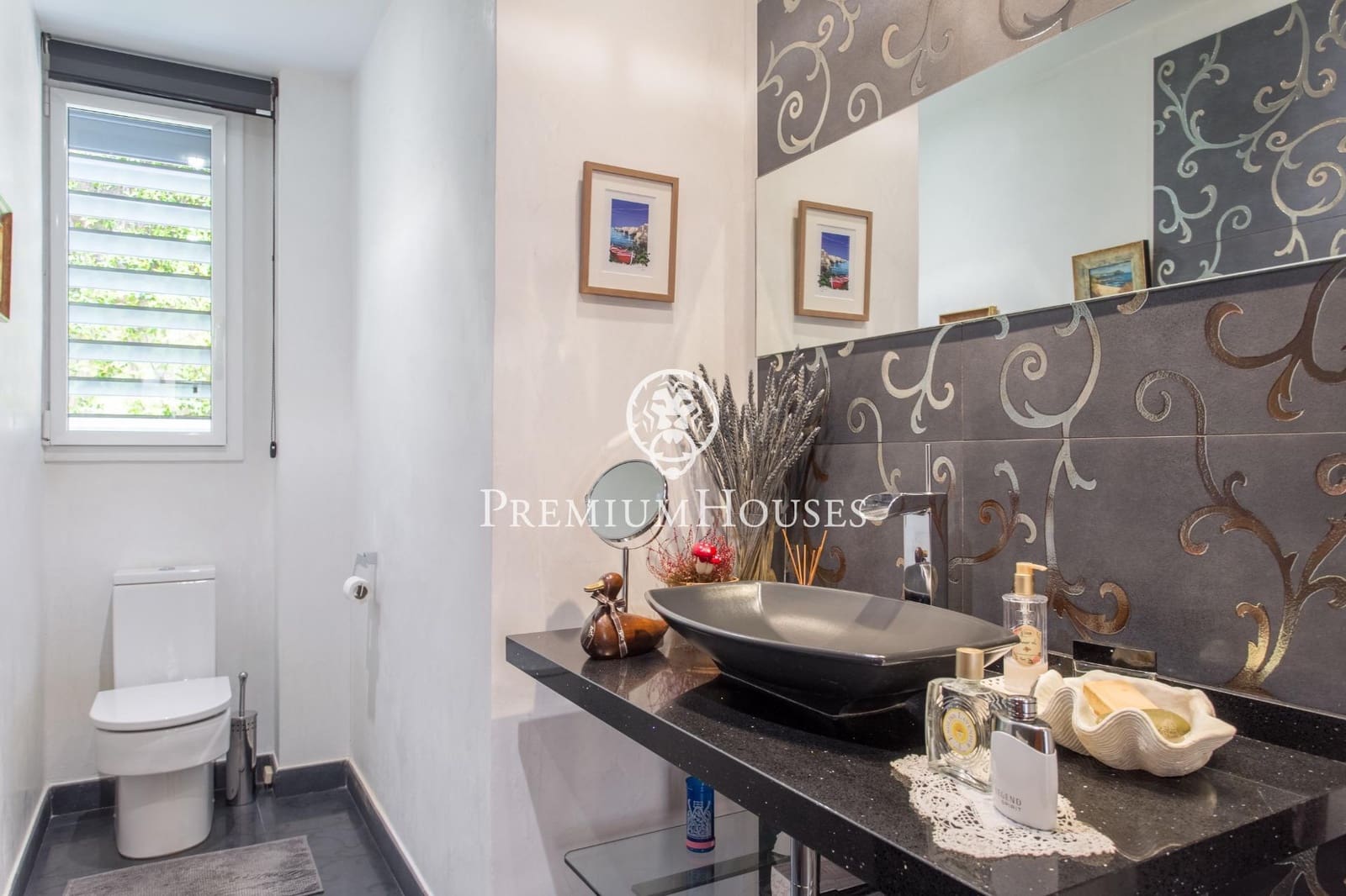 5 soverom Villa til salgs i Vallromanes med svømmebasseng garasje - € 1 900 000 (Ref: 9427204)