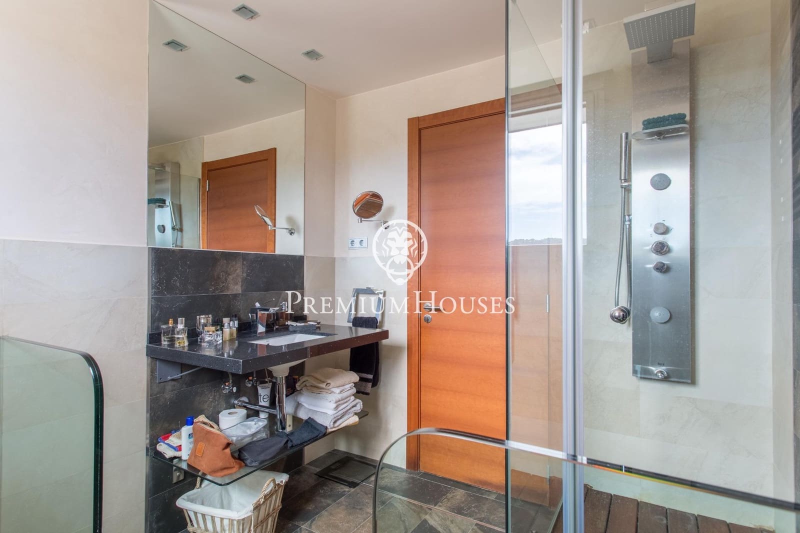 5 soverom Villa til salgs i Vallromanes med svømmebasseng garasje - € 1 900 000 (Ref: 9427204)