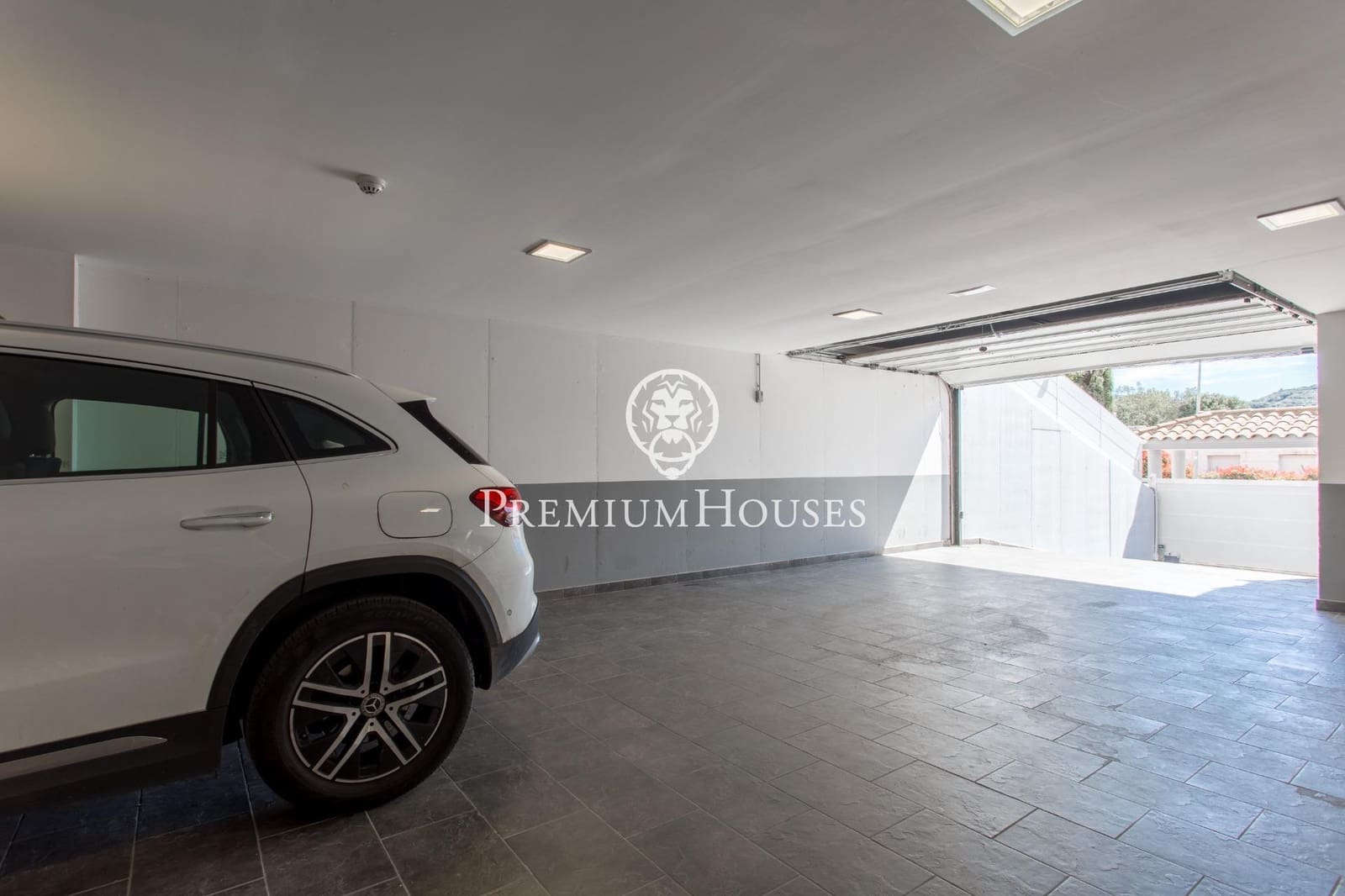 5 soverom Villa til salgs i Vallromanes med svømmebasseng garasje - € 1 900 000 (Ref: 9427204)