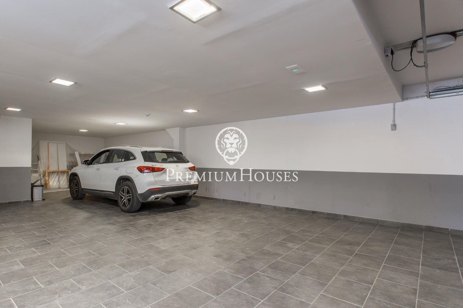 5 soverom Villa til salgs i Vallromanes med svømmebasseng garasje - € 1 900 000 (Ref: 9427204)