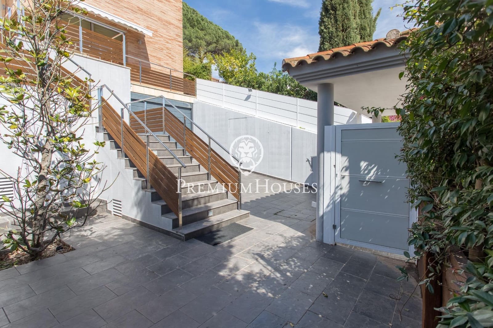 5 soverom Villa til salgs i Vallromanes med svømmebasseng garasje - € 1 900 000 (Ref: 9427204)