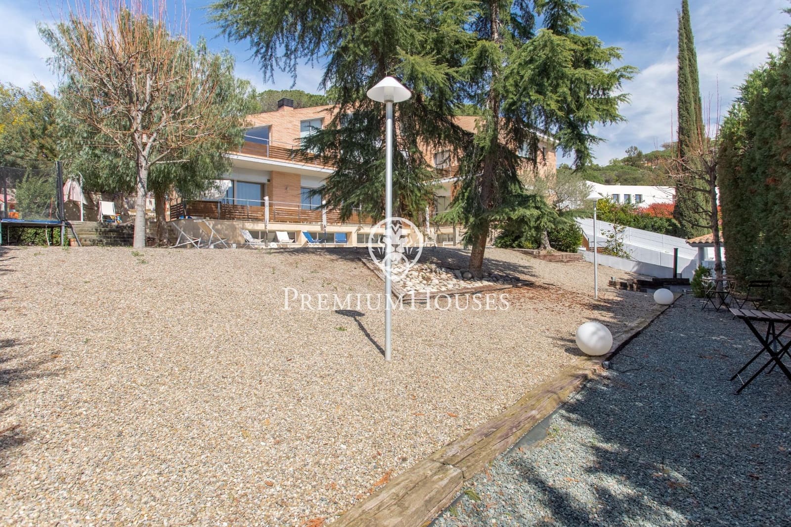 5 soverom Villa til salgs i Vallromanes med svømmebasseng garasje - € 1 900 000 (Ref: 9427204)