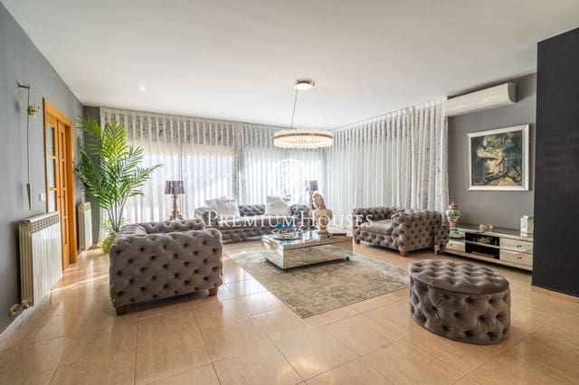 5 slaapkamer Villa te koop in Canet de Mar met zwembad garage - € 1.350.000 (Ref: 9436309)