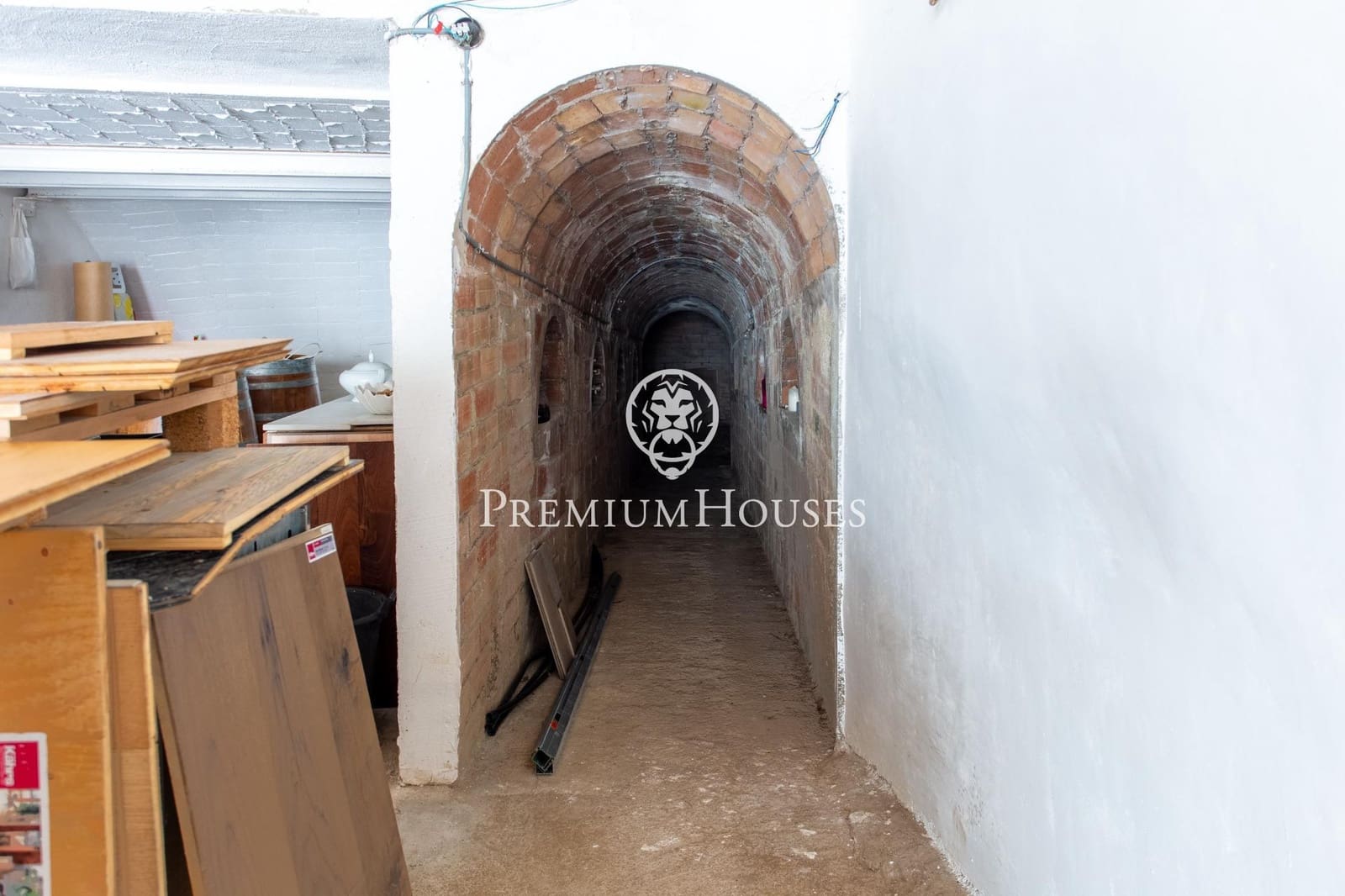 8 slaapkamer Villa te koop in Sant Andreu de Llavaneres met zwembad - € 837.000 (Ref: 9446327)