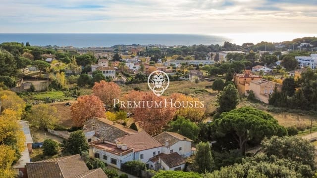 8 slaapkamer Villa te koop in Sant Andreu de Llavaneres met zwembad - € 837.000 (Ref: 9446327)