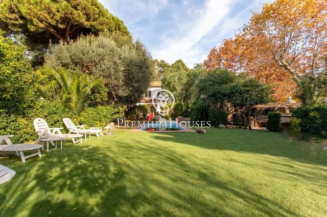 8 slaapkamer Villa te koop in Sant Andreu de Llavaneres met zwembad - € 837.000 (Ref: 9446327)