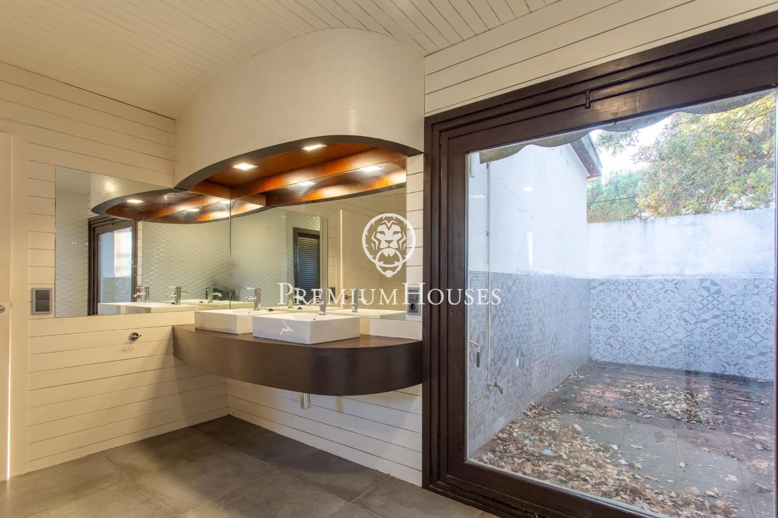 4 makuuhuone Huvila myytävänä paikassa Mataro mukana 
autotalli - 645 000 € (Ref: 9446328)