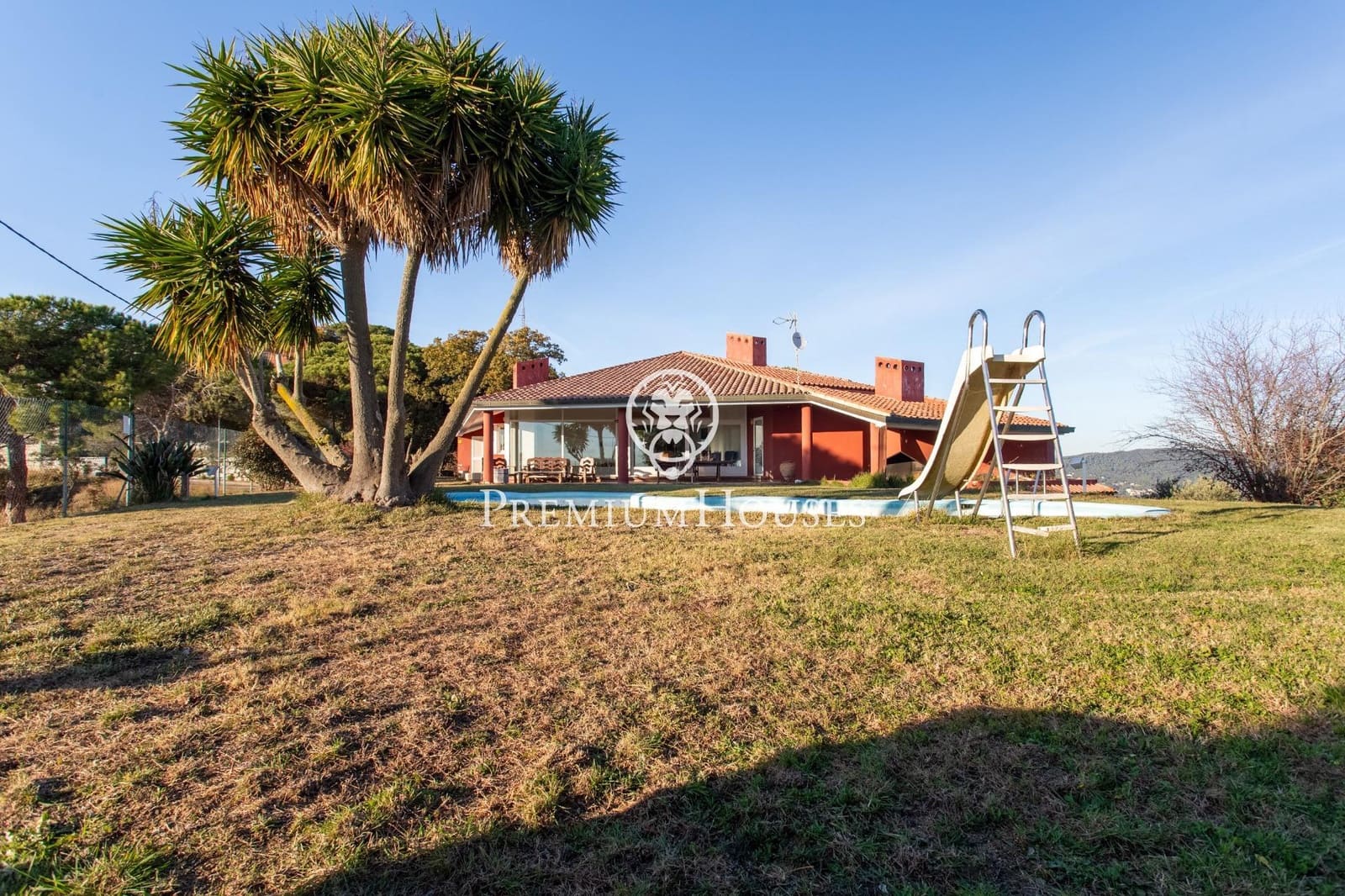 4 makuuhuone Huvila myytävänä paikassa Mataro mukana 
autotalli - 645 000 € (Ref: 9446328)