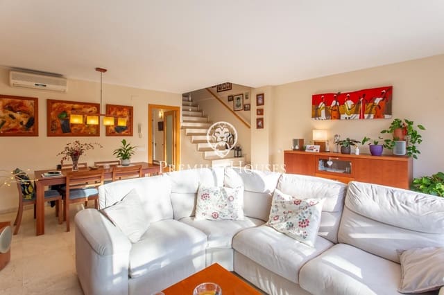 4 bedroom Terraced Villa for sale in Calella - € 499,000 (Ref: 9474189)