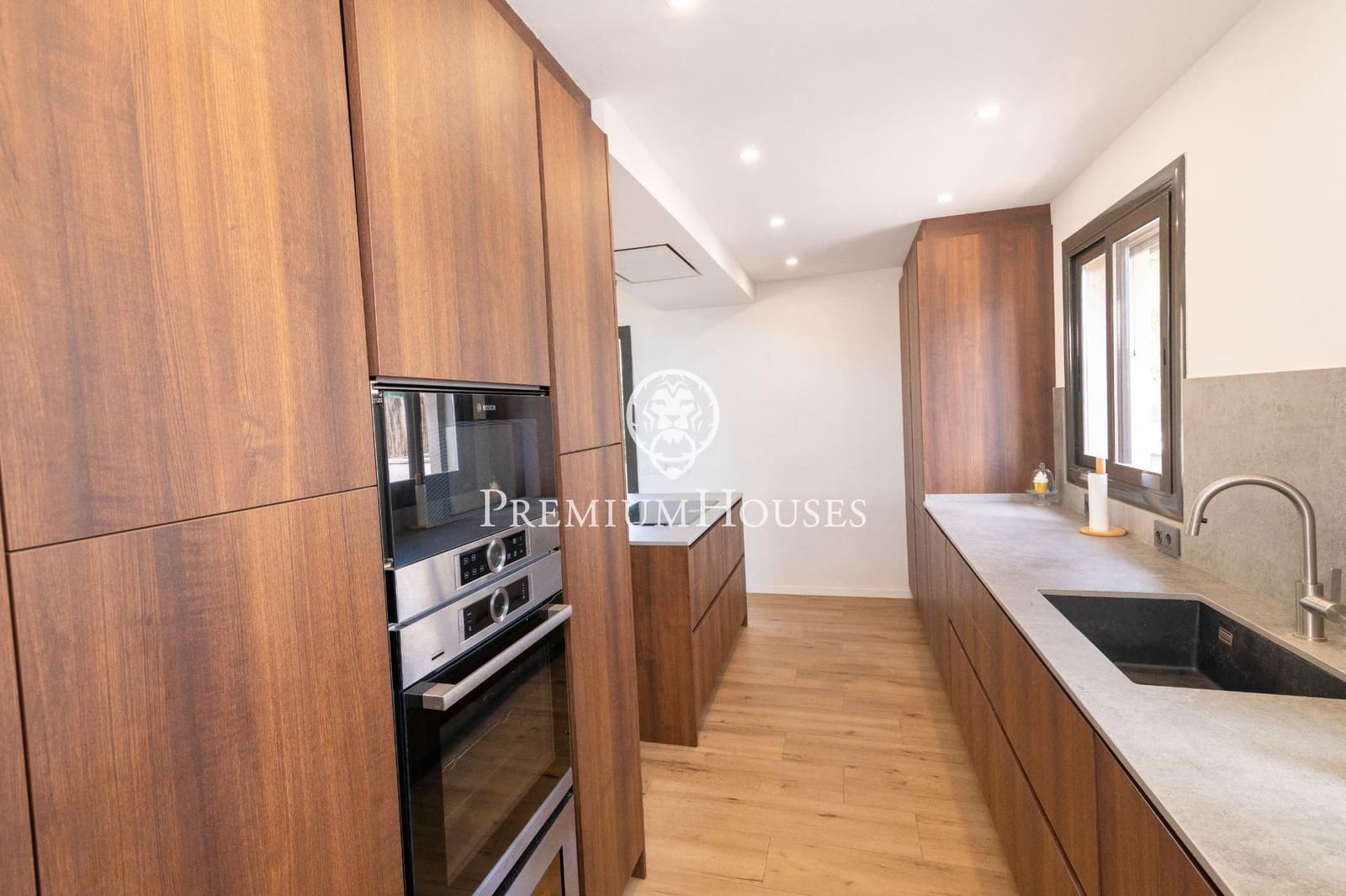 4 bedroom Villa for sale in Mataro with pool garage - € 850,000 (Ref: 9482036)