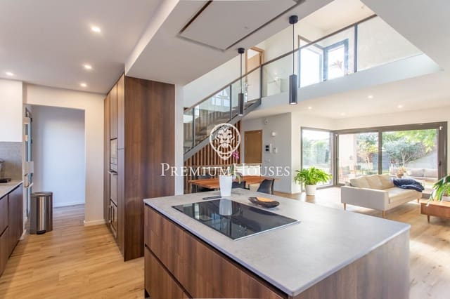 4 chambre Villa/Maison à vendre à Mataró avec piscine garage - 850 000 € (Ref: 9482036)