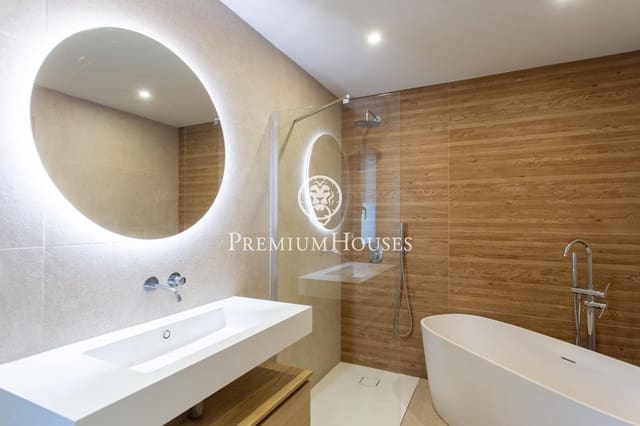 4 chambre Villa/Maison à vendre à Mataró avec piscine garage - 850 000 € (Ref: 9482036)