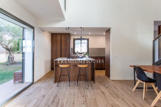 Chalet de 4 habitaciones en Mataró en venta con piscina garaje - 850.000 € (Ref: 9482036)