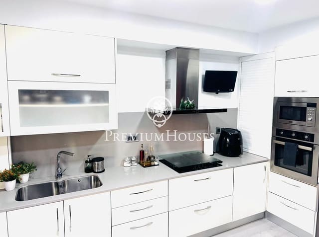 5 makuuhuone Rivitalo myytävänä paikassa El Masnou mukana 
autotalli - 649 000 € (Ref: 9497179)