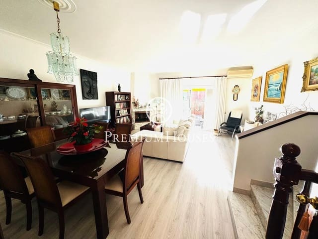 5 makuuhuone Rivitalo myytävänä paikassa El Masnou mukana 
autotalli - 649 000 € (Ref: 9497179)