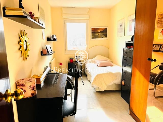 5 makuuhuone Rivitalo myytävänä paikassa El Masnou mukana 
autotalli - 649 000 € (Ref: 9497179)