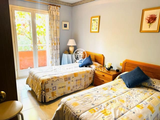 5 makuuhuone Rivitalo myytävänä paikassa El Masnou mukana 
autotalli - 649 000 € (Ref: 9497179)