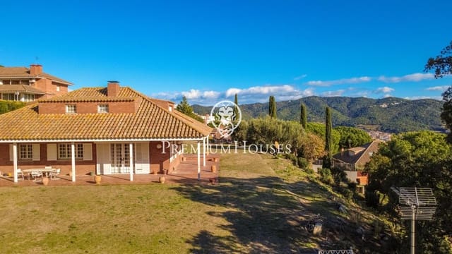 8 soverom Finca/Herregård til salgs i Argentona med garasje - € 1 250 000 (Ref: 9502671)