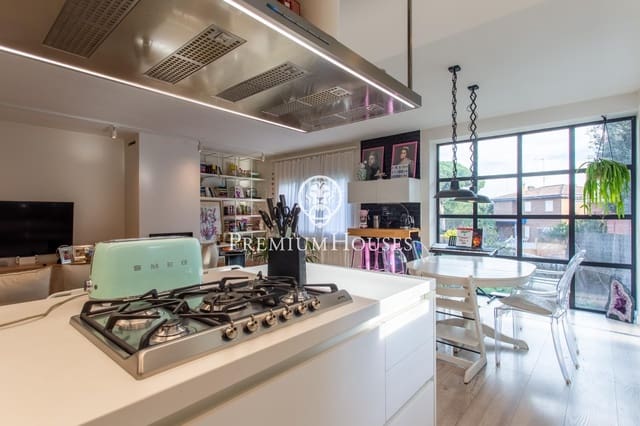 4 soveværelse Villa til salg i Argentona - € 745.000 (Ref: 9513399)