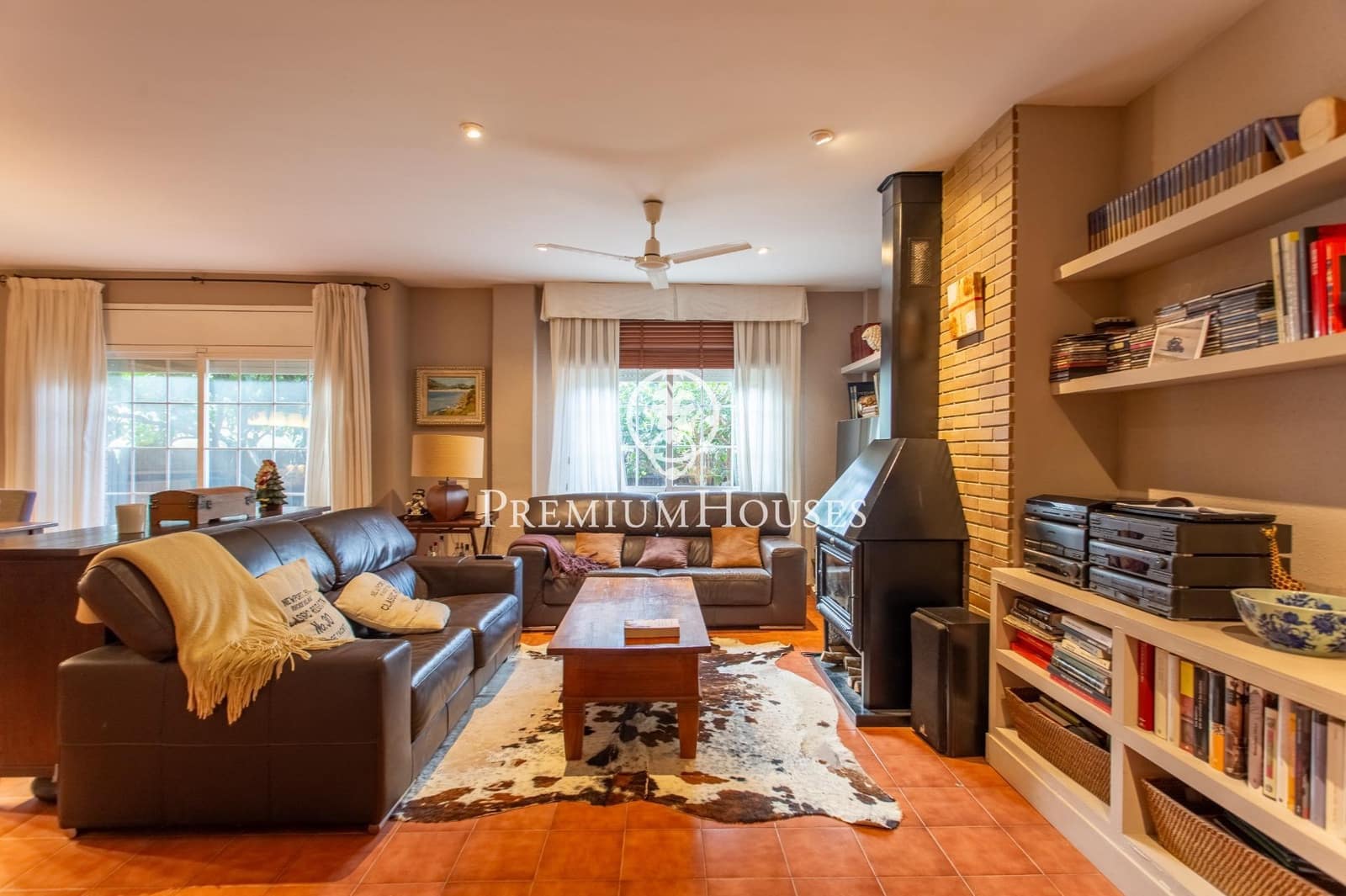 4 bedroom Townhouse for sale in Cabrera de Mar with garage - € 740,000 (Ref: 9513401)