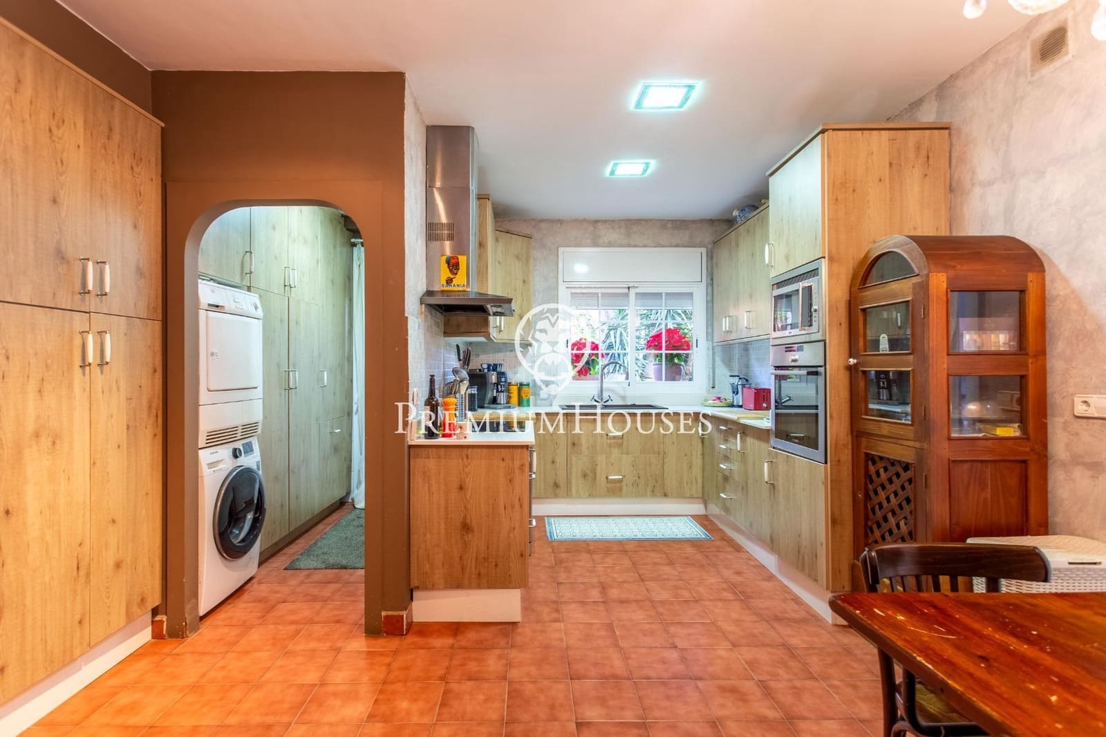 4 bedroom Townhouse for sale in Cabrera de Mar with garage - € 740,000 (Ref: 9513401)