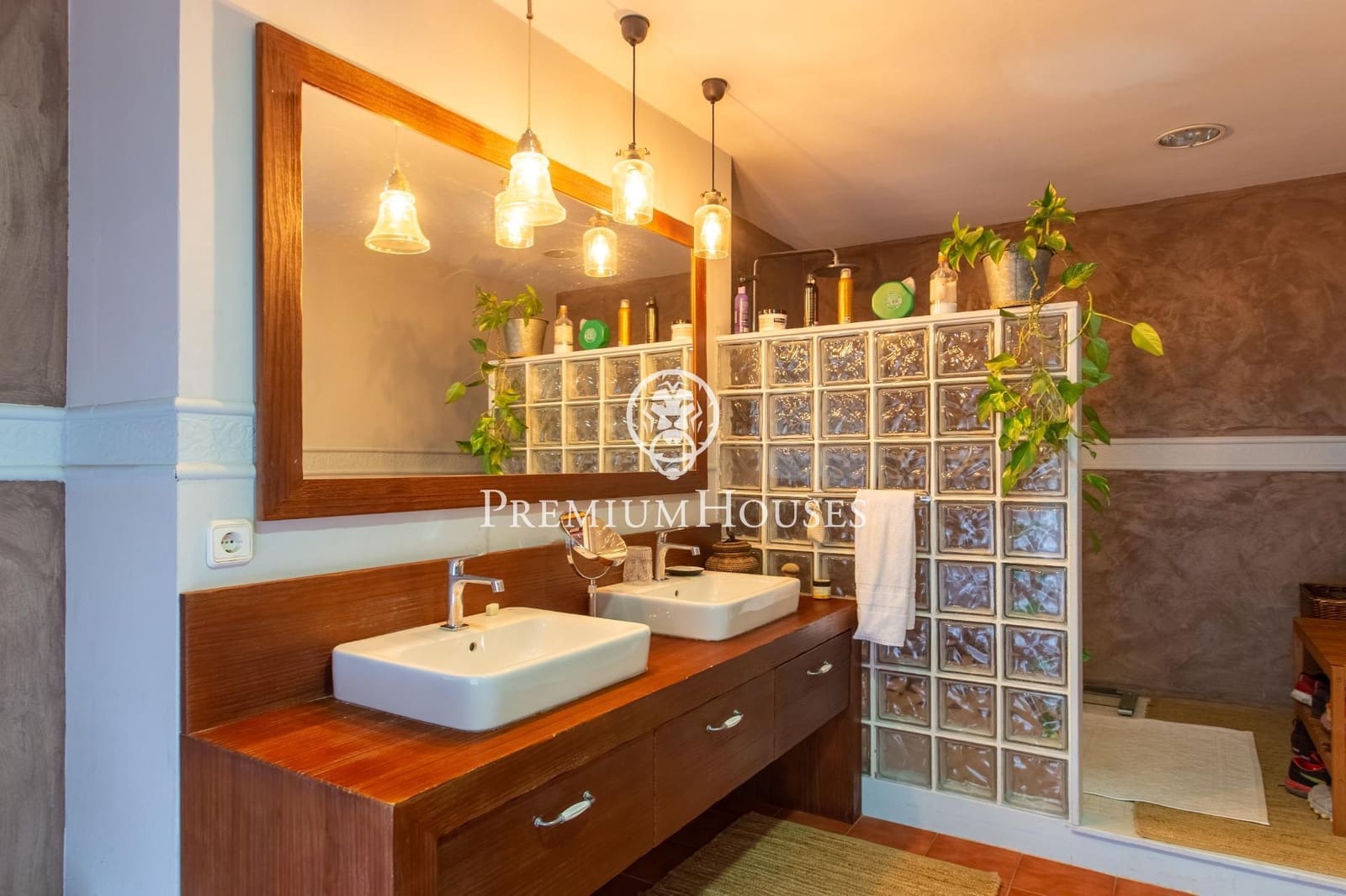 4 bedroom Townhouse for sale in Cabrera de Mar with garage - € 740,000 (Ref: 9513401)