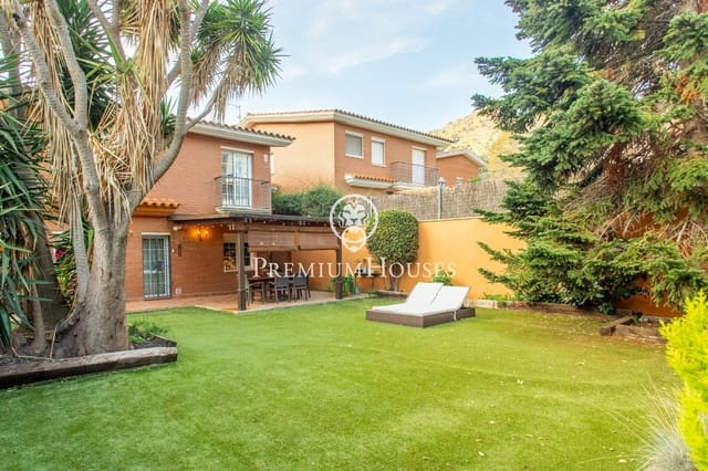 4 bedroom Townhouse for sale in Cabrera de Mar with garage - € 740,000 (Ref: 9513401)