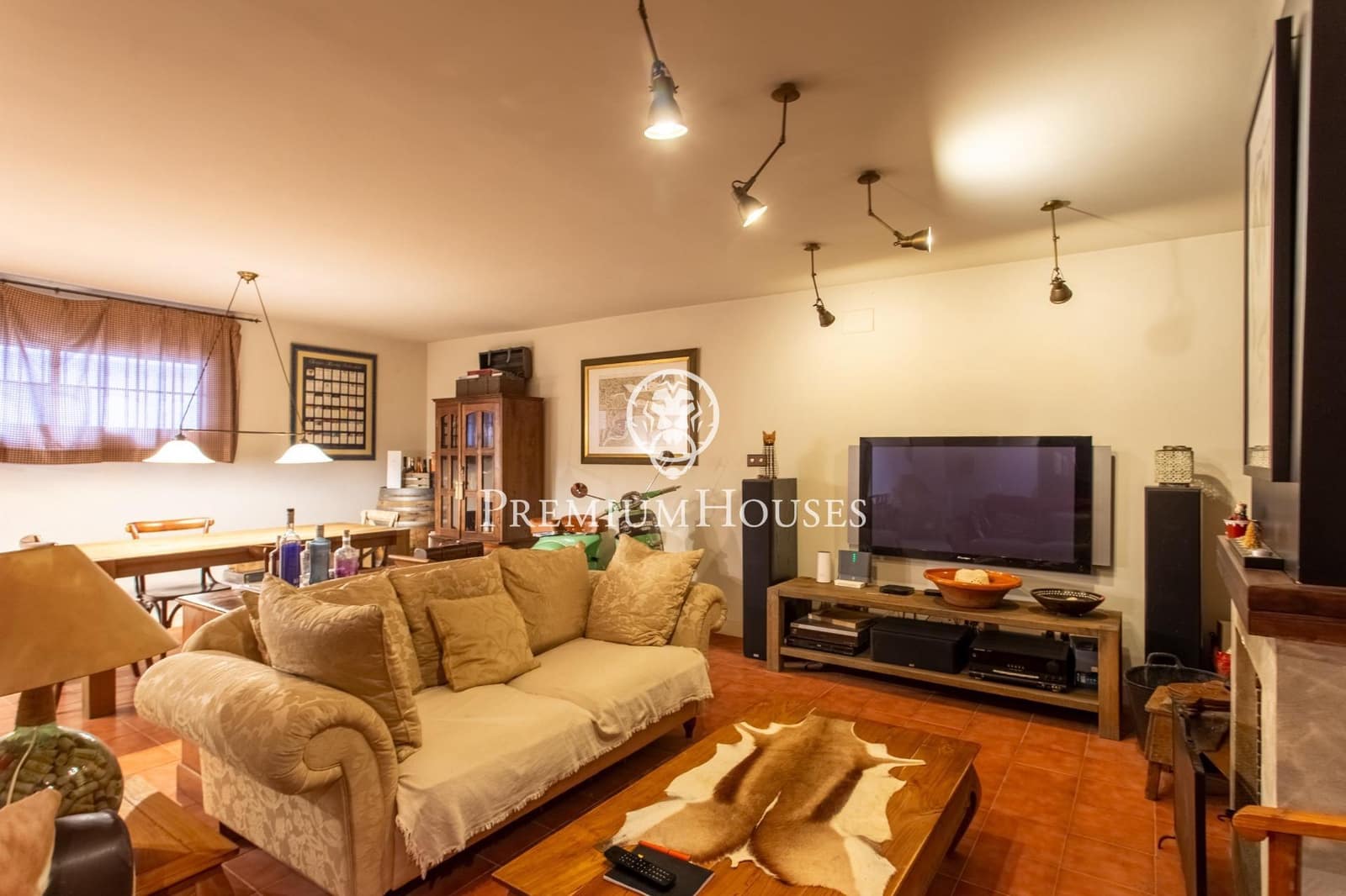 4 bedroom Townhouse for sale in Cabrera de Mar with garage - € 740,000 (Ref: 9513401)