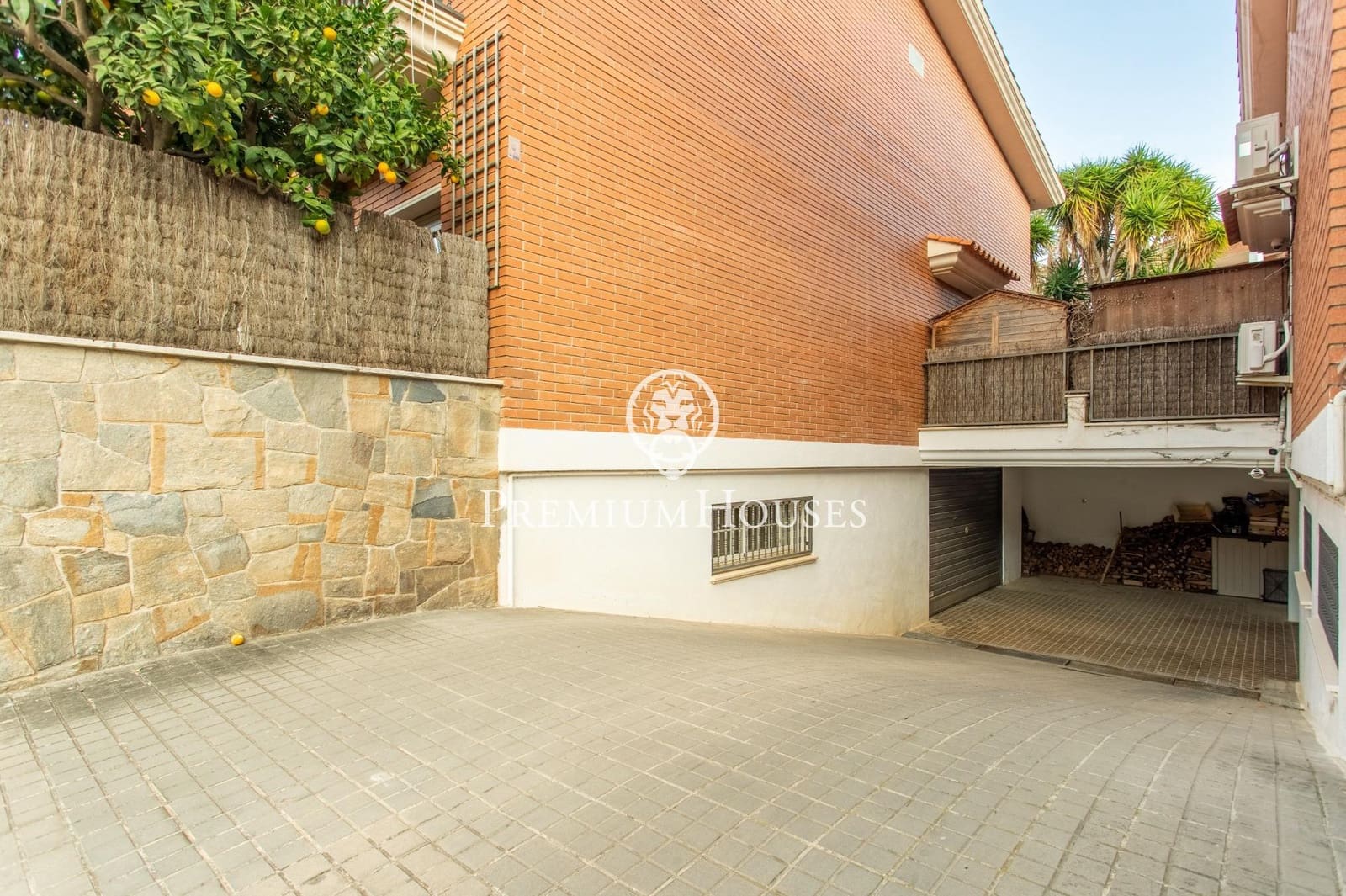 4 bedroom Townhouse for sale in Cabrera de Mar with garage - € 740,000 (Ref: 9513401)