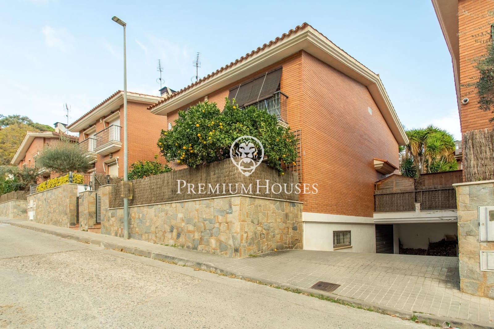 4 bedroom Townhouse for sale in Cabrera de Mar with garage - € 740,000 (Ref: 9513401)