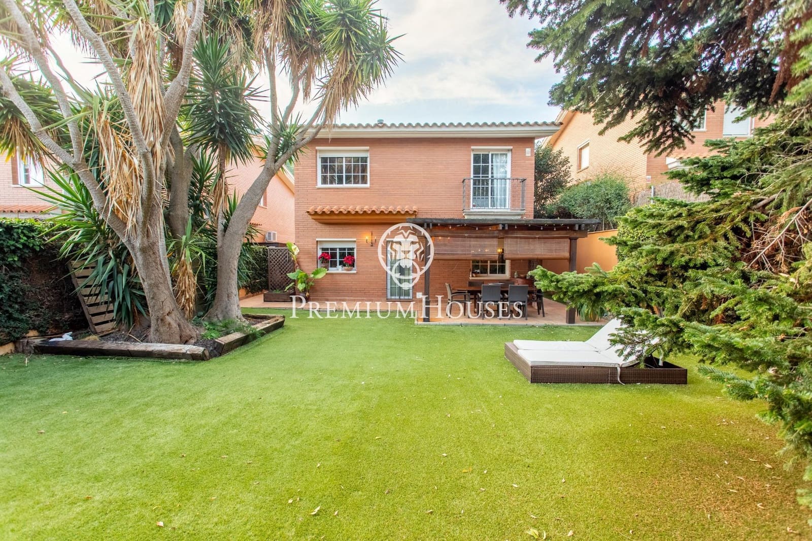 4 bedroom Townhouse for sale in Cabrera de Mar with garage - € 740,000 (Ref: 9513401)