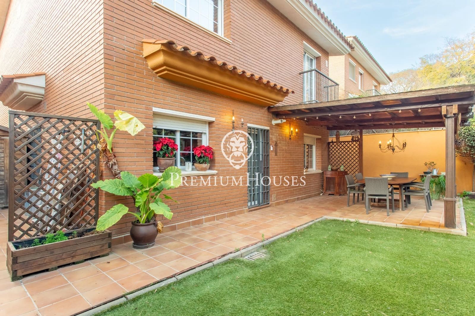 4 bedroom Townhouse for sale in Cabrera de Mar with garage - € 740,000 (Ref: 9513401)