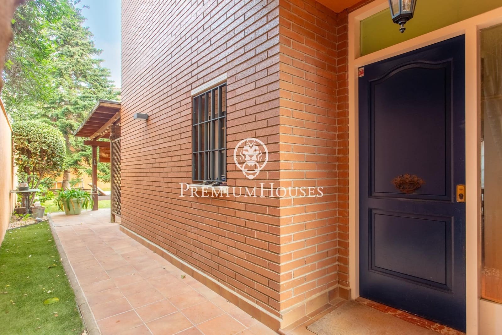 4 bedroom Townhouse for sale in Cabrera de Mar with garage - € 740,000 (Ref: 9513401)