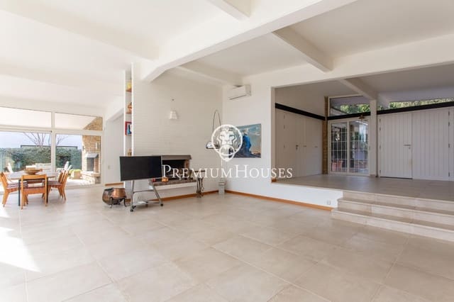 7 bedroom Villa for rent in Sant Andreu de Llavaneres with pool - € 6,000 (Ref: 9518989)