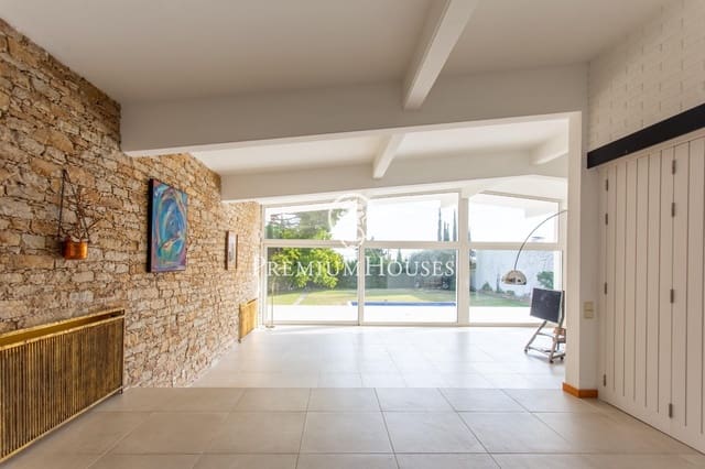 7 bedroom Villa for rent in Sant Andreu de Llavaneres with pool - € 6,000 (Ref: 9518989)