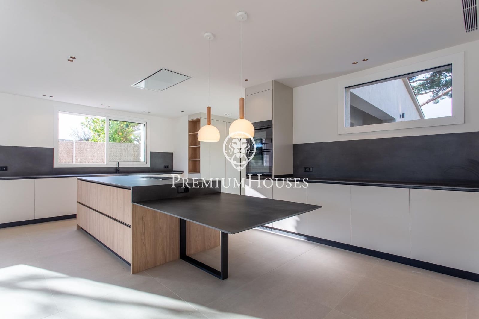 4 Zimmer Villa zu vermieten in Sant Andreu de Llavaneres mit Pool Garage - 5.800 € (Ref: 9518990)