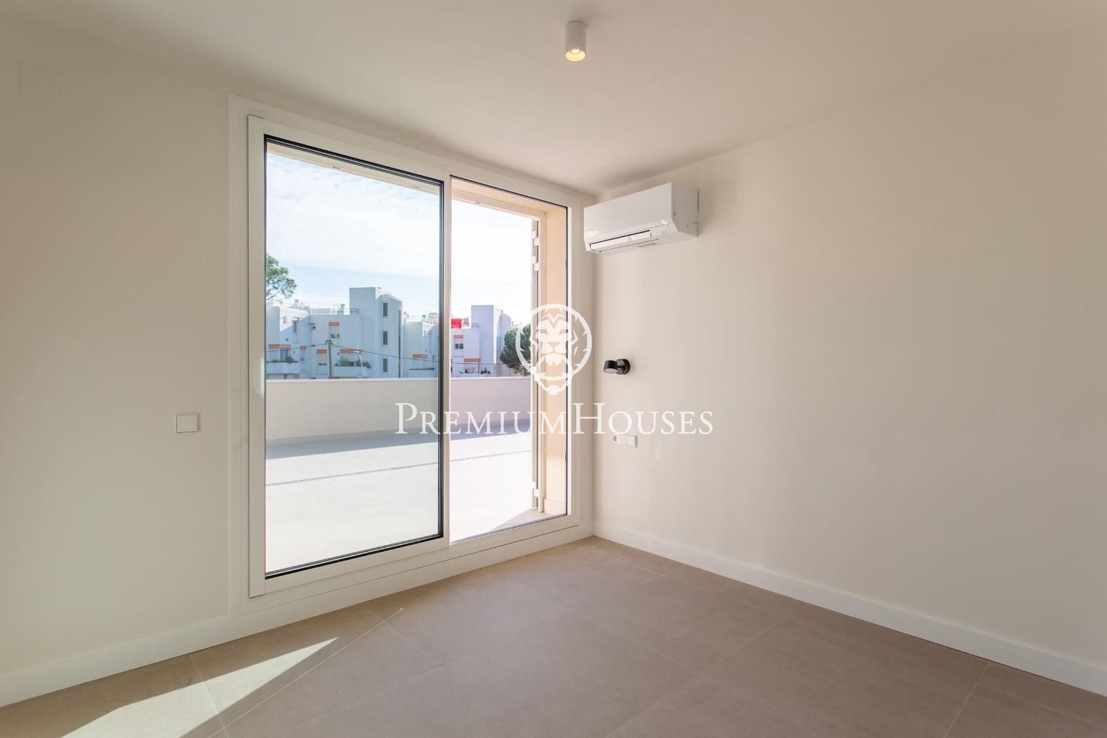 4 bedroom Villa for sale in Sant Andreu de Llavaneres with pool garage - € 1,450,000 (Ref: 9518991)