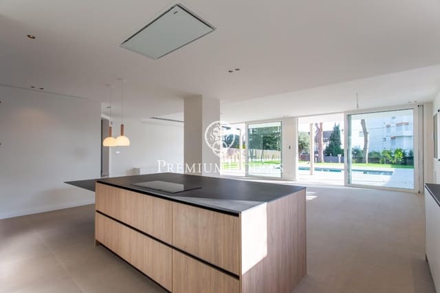 4 soveværelse Villa til salg i Sant Andreu de Llavaneres med swimmingpool garage - € 1.450.000 (Ref: 9518991)