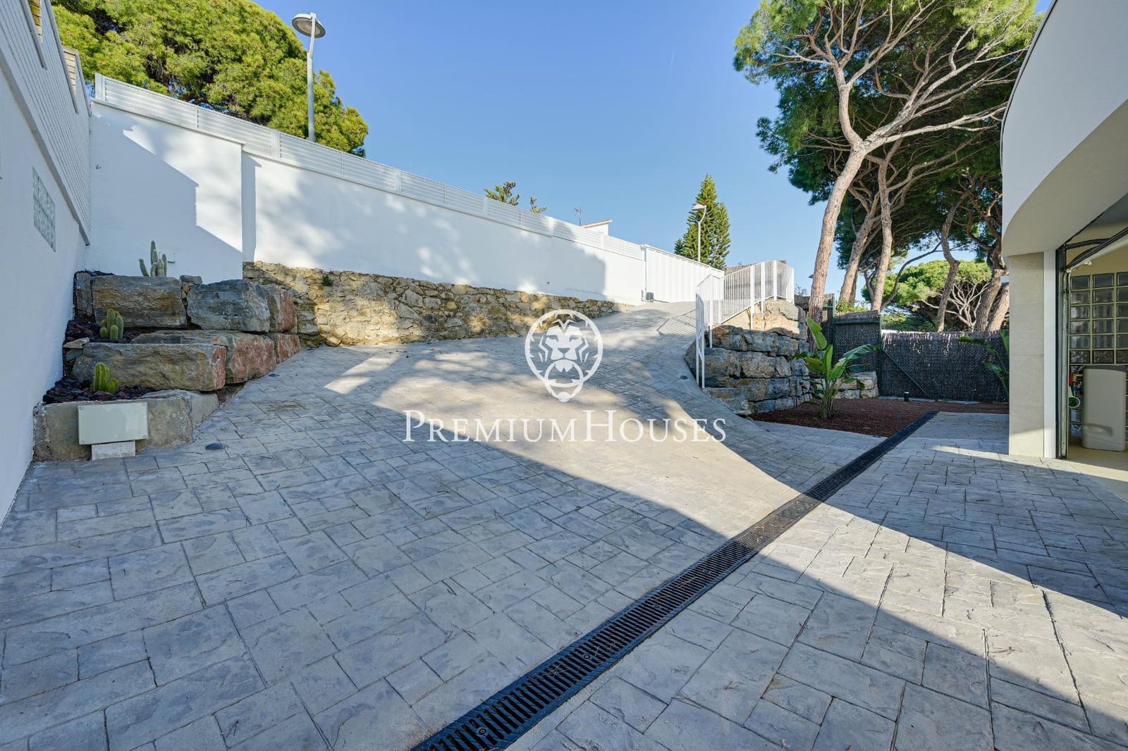 4 bedroom Villa for sale in Arenys de Mar with pool garage - € 3,000,000 (Ref: 9530519)