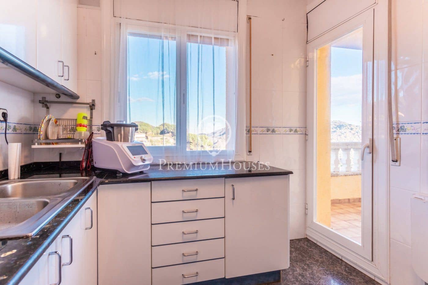 4 slaapkamer Villa te koop in Sant Cebria de Vallalta met zwembad - € 495.000 (Ref: 9543908)