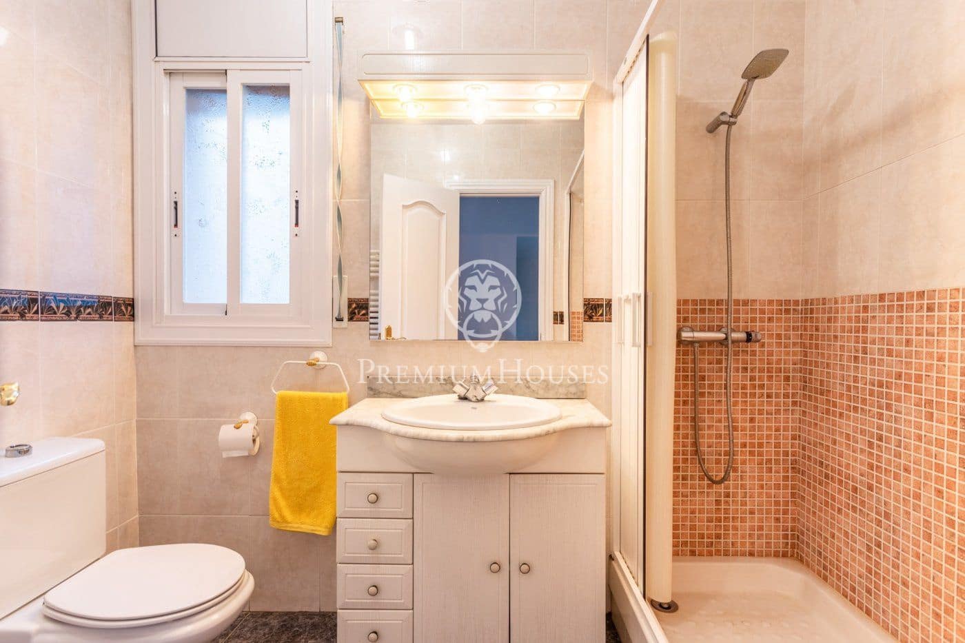 4 slaapkamer Villa te koop in Sant Cebria de Vallalta met zwembad - € 495.000 (Ref: 9543908)