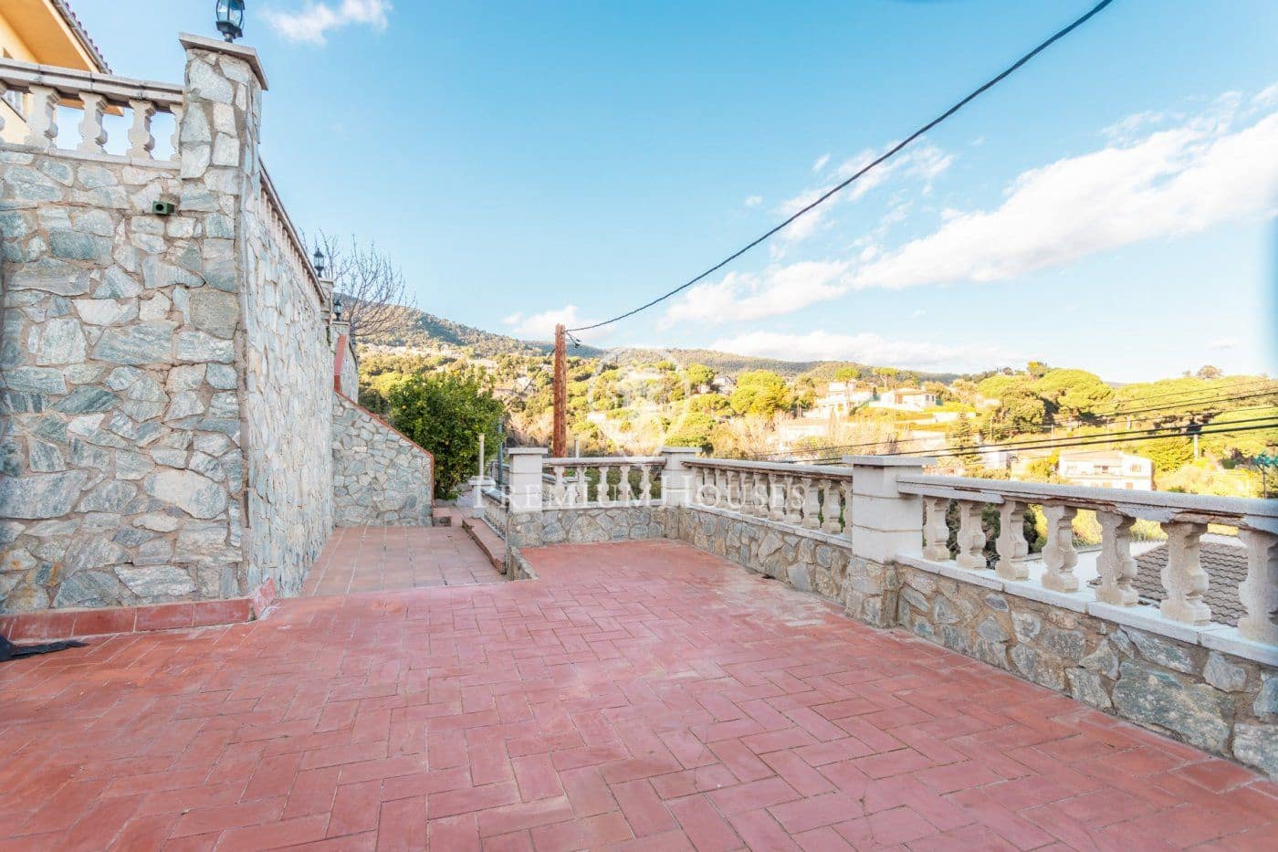 4 slaapkamer Villa te koop in Sant Cebria de Vallalta met zwembad - € 495.000 (Ref: 9543908)