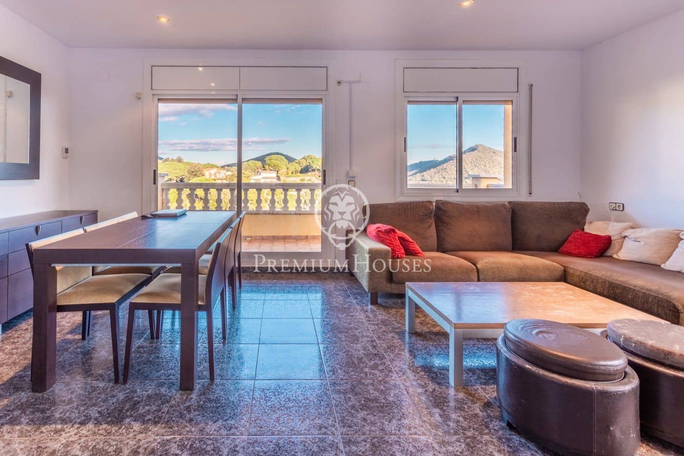 4 slaapkamer Villa te koop in Sant Cebria de Vallalta met zwembad - € 495.000 (Ref: 9543908)