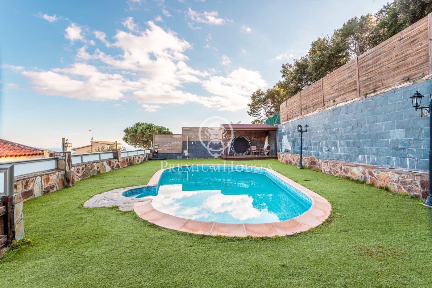 4 slaapkamer Villa te koop in Sant Cebria de Vallalta met zwembad - € 495.000 (Ref: 9543908)
