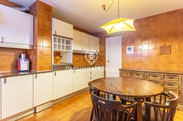 3 makuuhuone Asunto myytävänä paikassa El Masnou mukana uima-altaan 
autotalli - 430 000 € (Ref: 9548177)