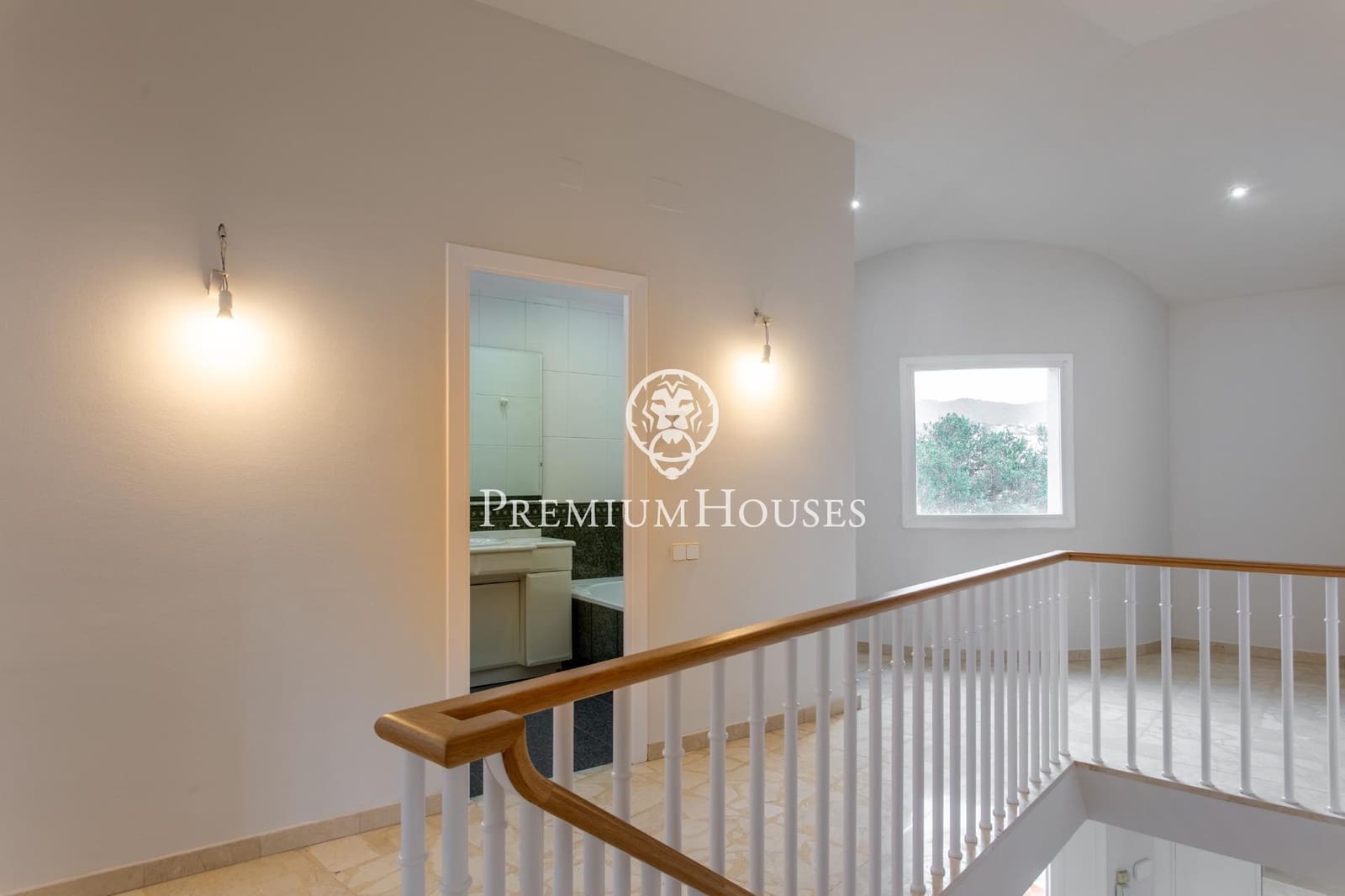 4 bedroom Villa for sale in Alella with pool garage - € 1,720,000 (Ref: 9548180)