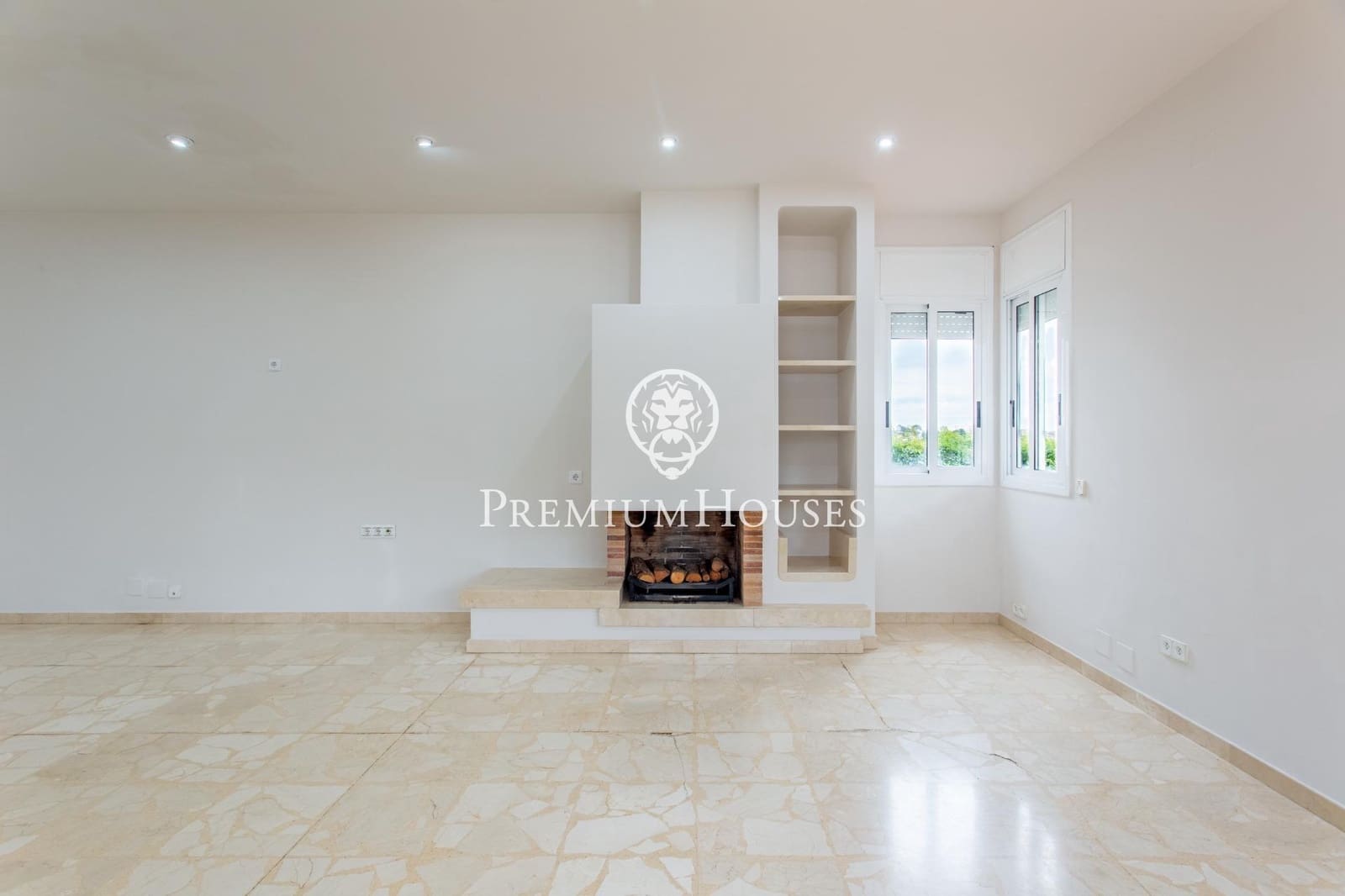 4 bedroom Villa for sale in Alella with pool garage - € 1,720,000 (Ref: 9548180)