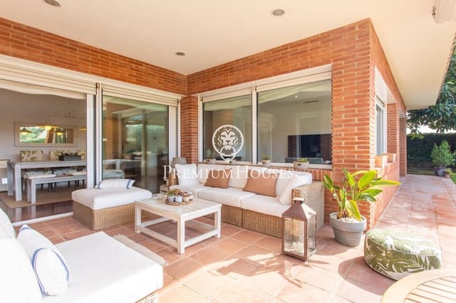 4 soveværelse Villa til salg i Sant Vicenç de Montalt med swimmingpool garage - € 1.290.000 (Ref: 9582933)